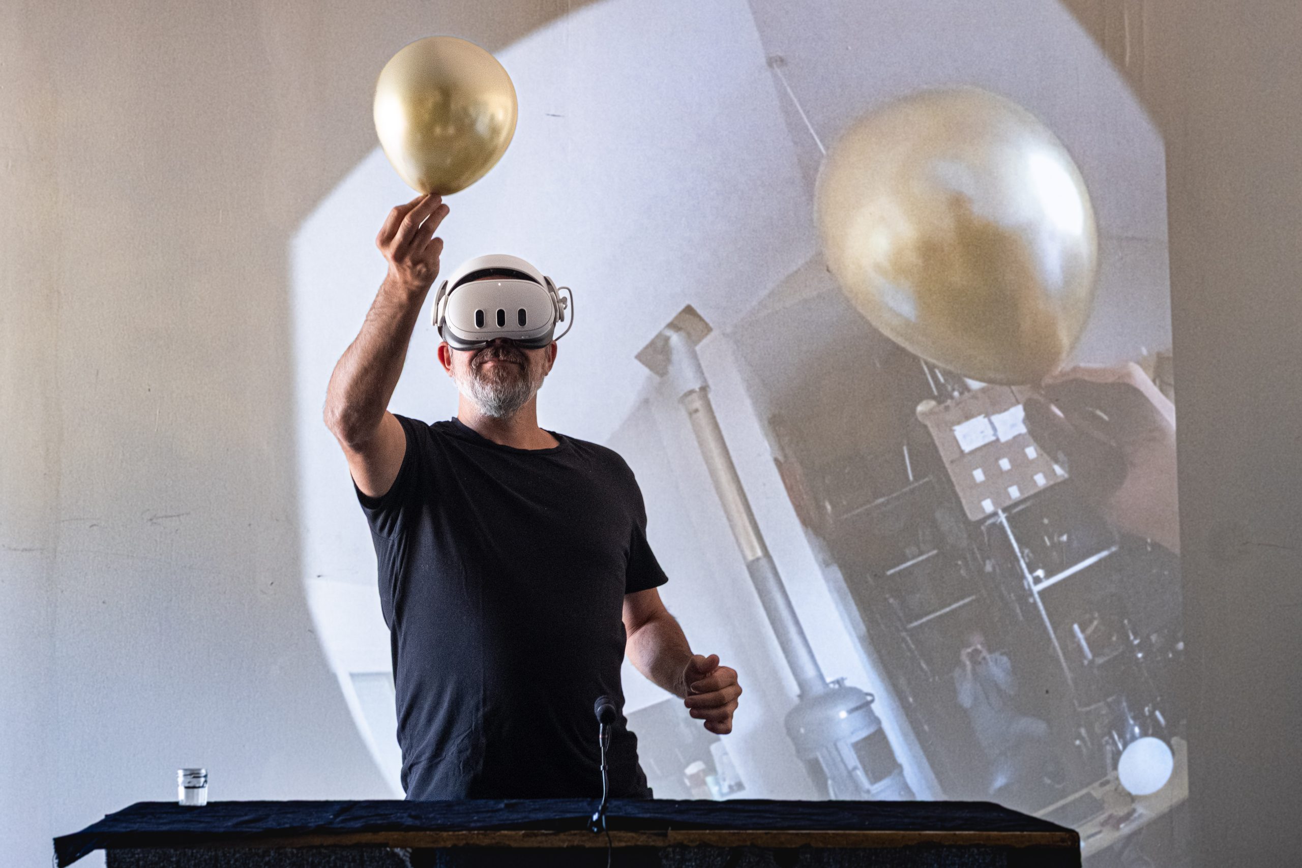 ICARUS — Claudio Bettinelli avec un ballon
