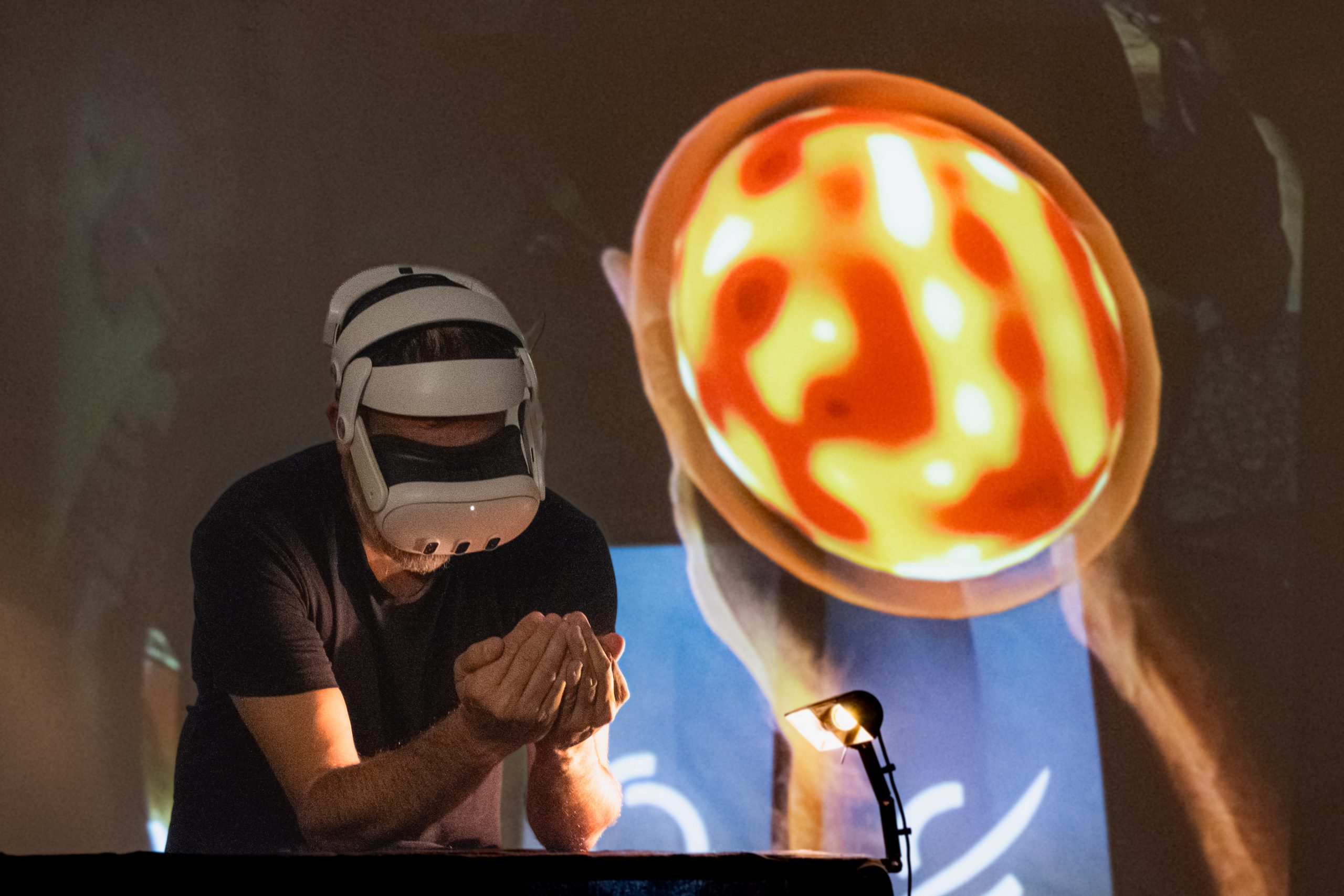 ICARUS — interaction avec un objet virtuel lumineux